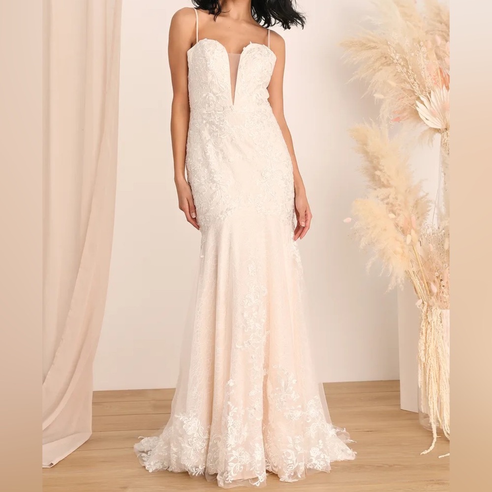 🆕 Lulu’s Luxe Bridal Ivory Lace-Up Dress (NWT)
